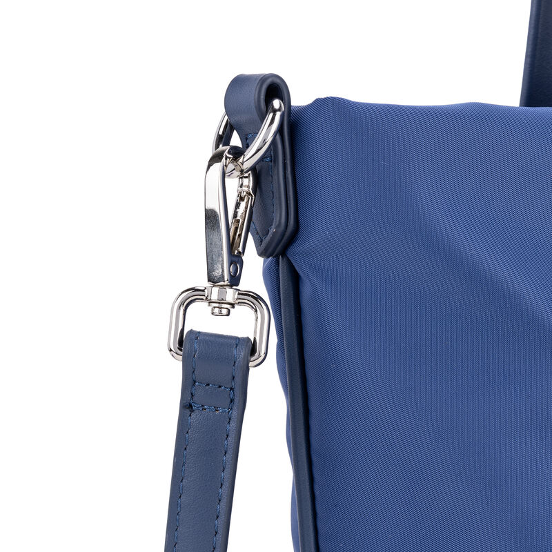 Bolsa Tote Mediana Con Herraje De Monograma Col... image number null