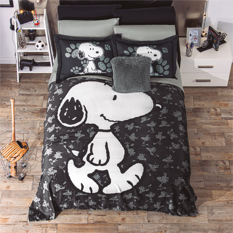 COBERTOR ULTRASUAVE SNOOPY BLACK MAT image number null
