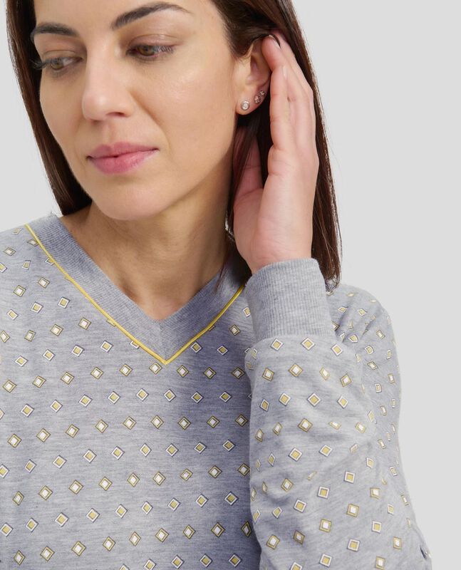 Pijama Estampado con Cuello Pico Gris image number null