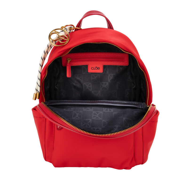 Mochila Mediana Con Charm Decorativo Color Rojo image number null