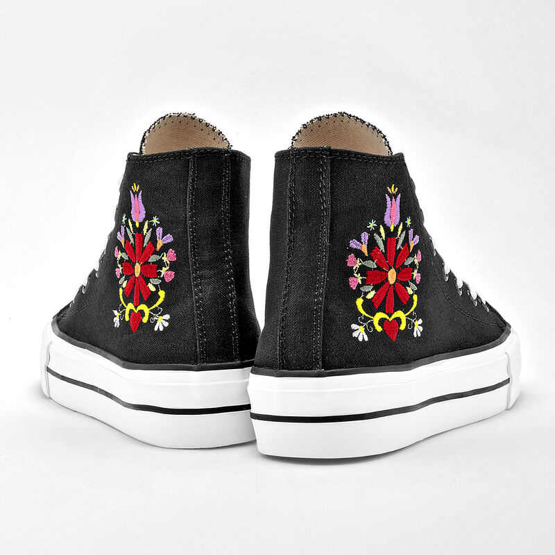 Mora Tierra Tenis urbano para mujer negro image number null