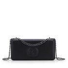 Cartera Flap Grande Con Monograma Troquelado Color Negro