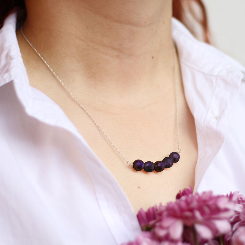 Collar cadena de plata con centro 5 perlas negr... image number null