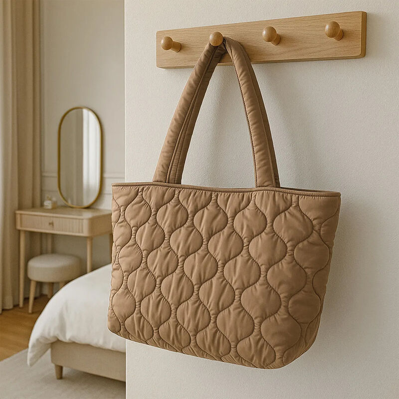 Bolso Tote Acolchado Beige de Hombro para Mujer image number null