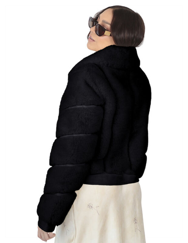 Chamarra Corta Peluche Cinturon Ajustable Negro... image number null