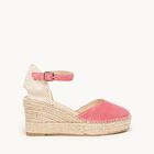 Jara Cu&ntilde;a Media Plataforma Ante Rosa Fucsia