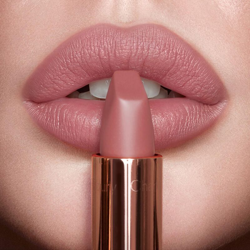 Labial Charlotte Tilbury Matte Revolution Pillo... image number null