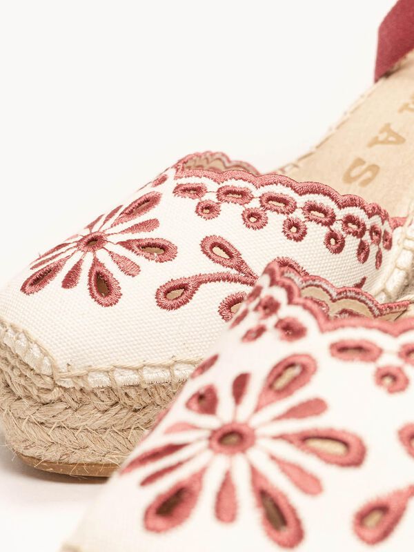 Romero Cu&ntilde;a Alta Lona Bordada Granate image number null