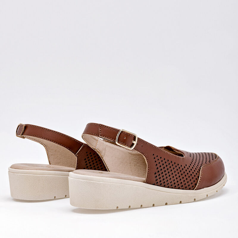 Gilardi Zapato de horma c&oacute;moda para mujer caf&eacute; image number null