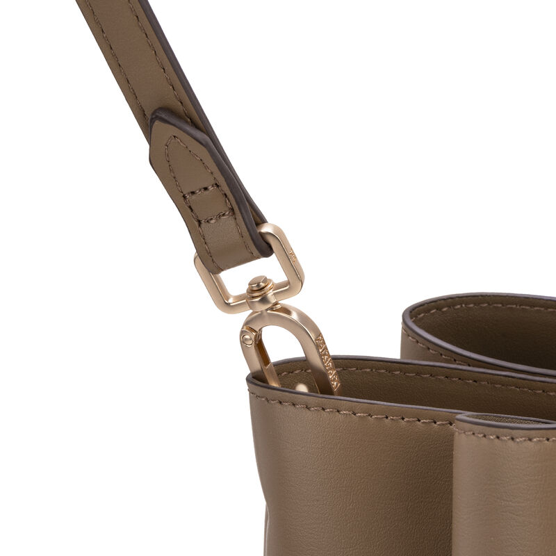 Bolsa Satchel Grande Con Mascada Color Camel image number null