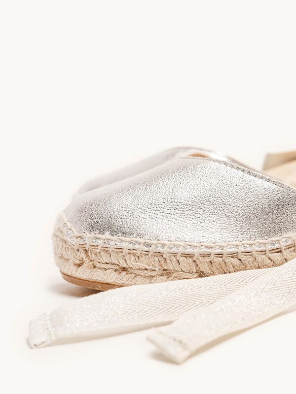 Romero Cu&ntilde;a Baja Ante Metal Plata image number null