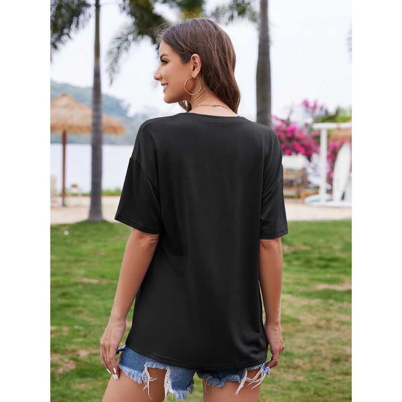 Camiseta Unclecat Cuello V Profundo Manga Corta... image number null