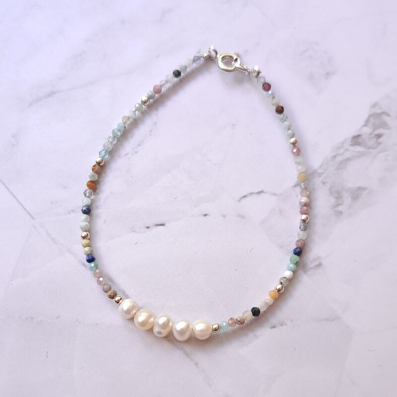 Pulsera piedra mixta con perlas y broche de pla... image number null