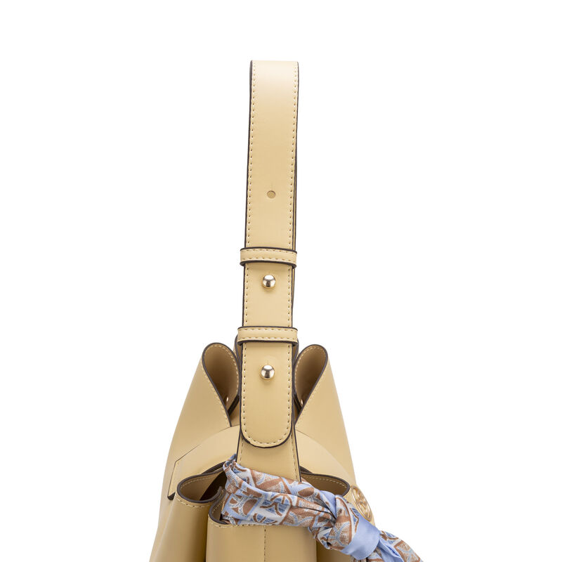 Bolsa Briefcase Mediana Con Mascada Color Amari... image number null