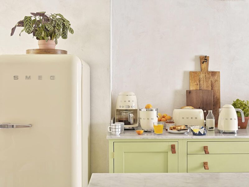 Hervidor El&eacute;ctrico Smeg 50's Retro Style Klf03c... image number null