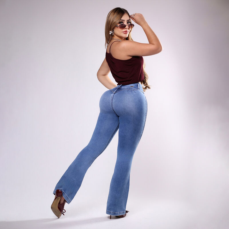 Pantal&oacute;n Mezclilla Boot Cut Tiro Alto Push Up M... image number null