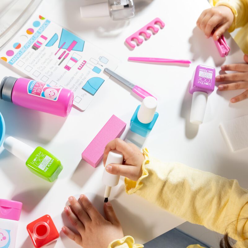 Set De Cuidado De U&ntilde;as Pretend Melissa & Doug L... image number null