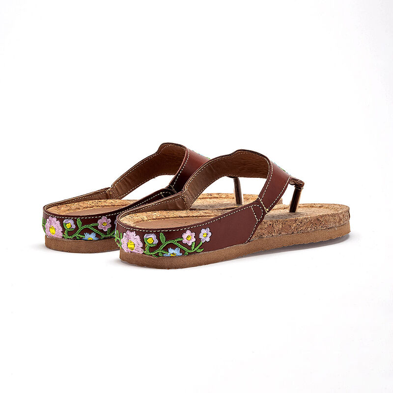 Mora Tierra sandalia piso para mujer caf&eacute; multi... image number null