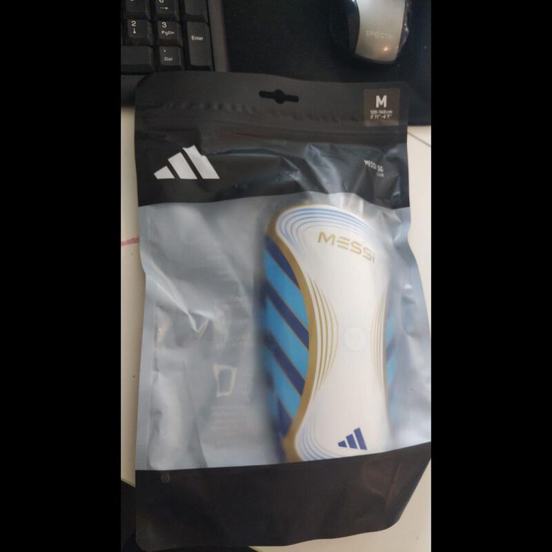 Messi Club Espinilleras Adidas  Talla M para ni... image number null