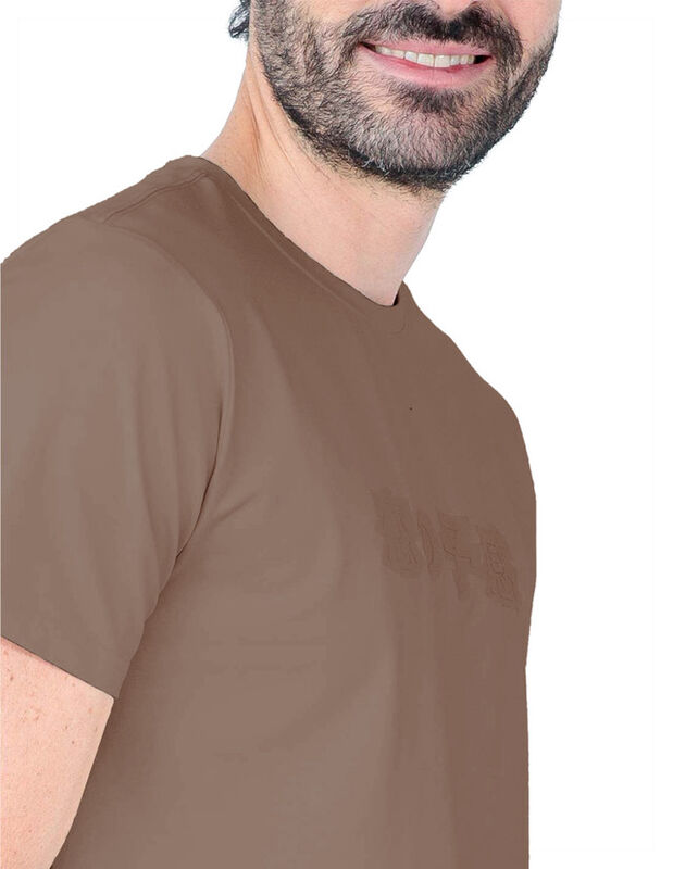 Playera Caballero Cuello Redondo Estampado Caf&eacute;... image number null