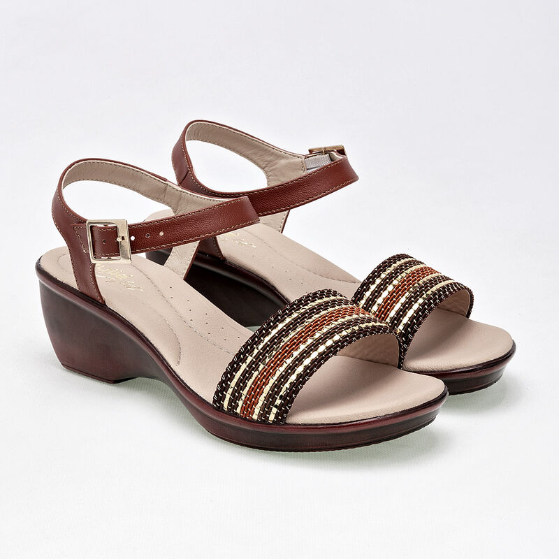 Paulie Sandalia para mujer caf&eacute; dorado image number null