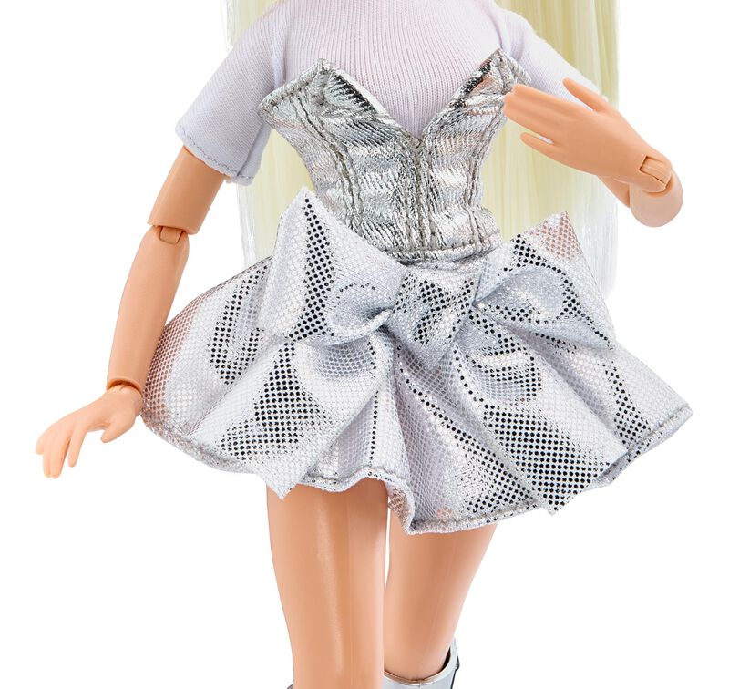 Mu&ntilde;eca De Moda Bratz Charmz Cloe Con Pulsera De... image number null