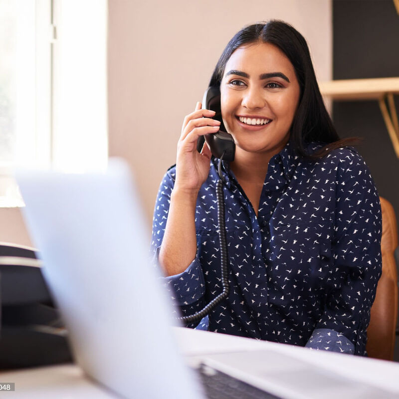 Tel&eacute;fono Inal&aacute;mbrico Panasonic Tres Ext KX-TGF8... image number null