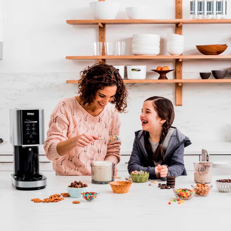 Ninja CREAMi M&aacute;quina para hacer helados con (2)... image number null
