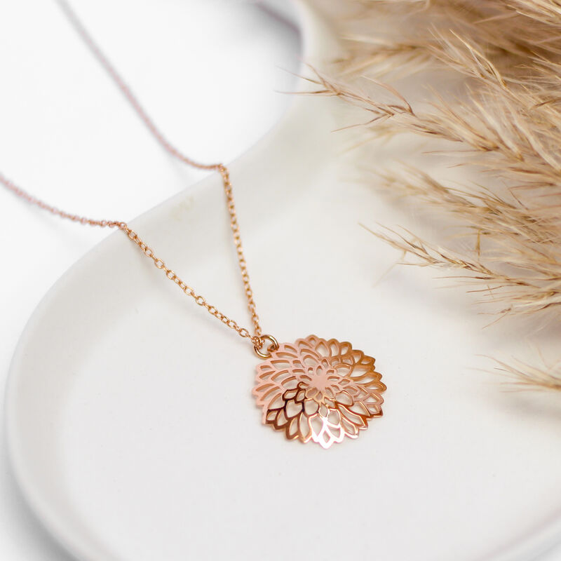 Dije Dalia de plata con ba&ntilde;o de oro rosa y cade... image number null