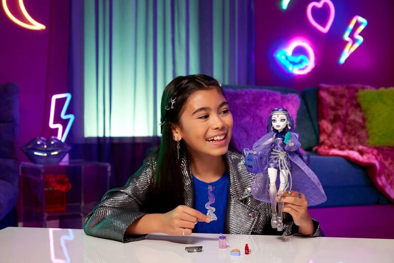 Mu&ntilde;eca Monster High Spectra Vondergeist Con Hur... image number null
