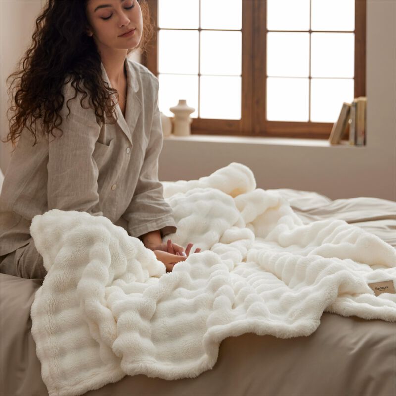 Manta Bedsure 132 cm X 178 cm Blanca 3d De Forr... image number null