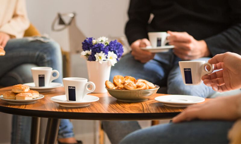 Cafetera Espresso Lavazza Blue Classy Mini Lb 3... image number null