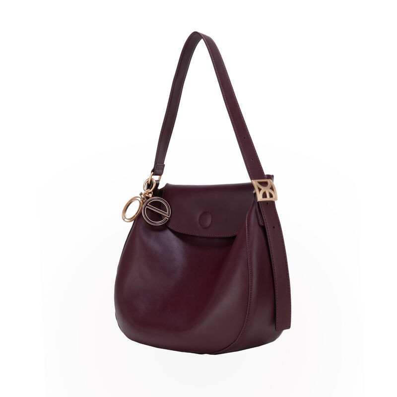 Bolsa Hobo Grande Con Charm Color Tinto image number null