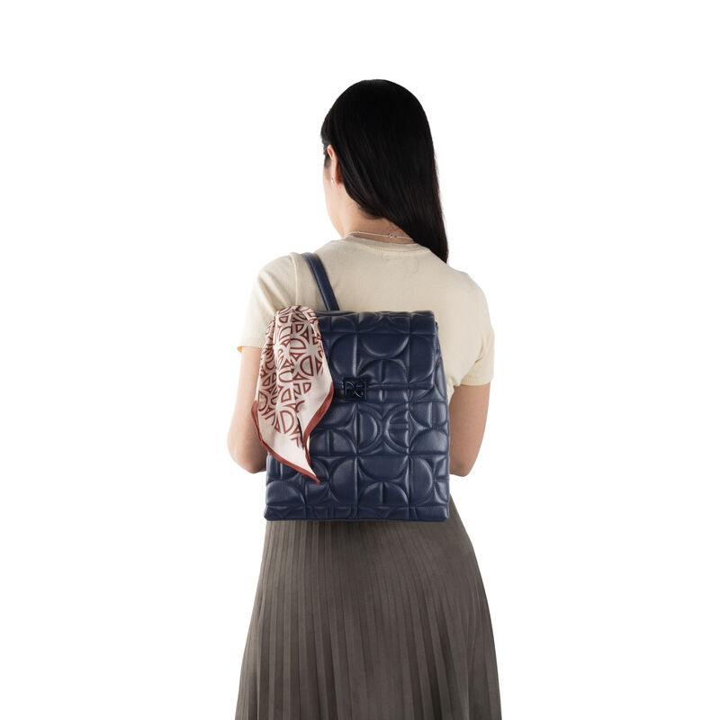 Mochila Mediana Con Mascada Color Azul Marino image number null