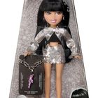 Mu&ntilde;eca De Moda Bratz Charmz Jade Con Pulsera De Dijes Coleccionables