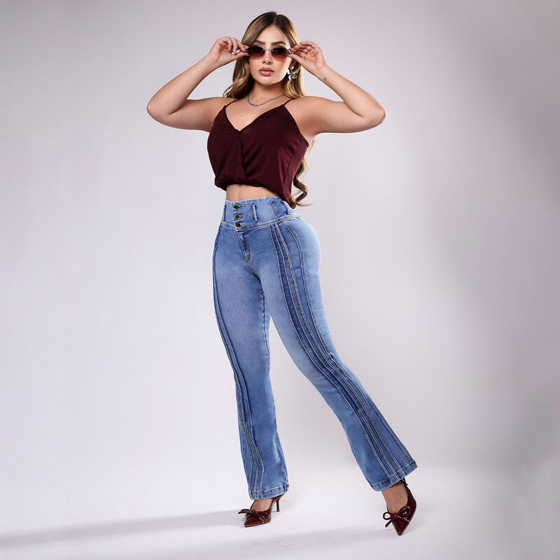 Pantal&oacute;n Mezclilla Boot Cut Tiro Alto Push Up M... image number null