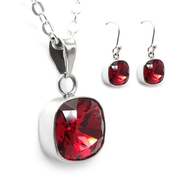 Collar y Aretes Cushion con plata .925 Zvezda image number null