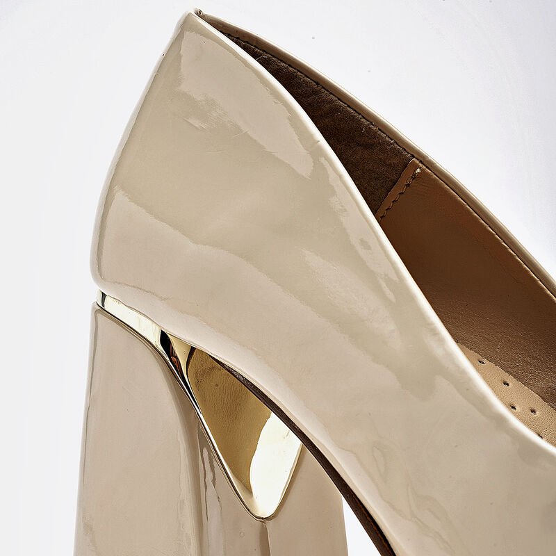 Been Class zapatilla  para mujer beige charol c... image number null