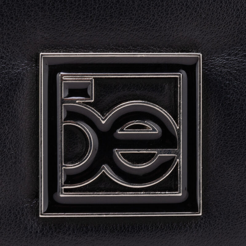 Bolsa Tote Grande Con Tassel Color Negro image number null