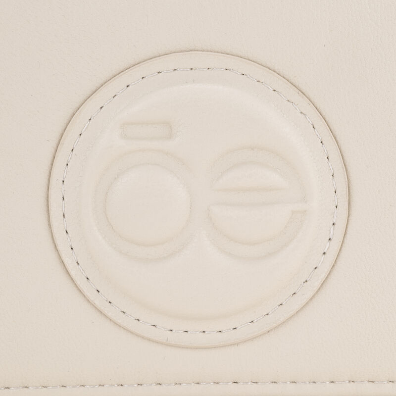 Cartera Flap Grande Con Monograma Troquelado Co... image number null
