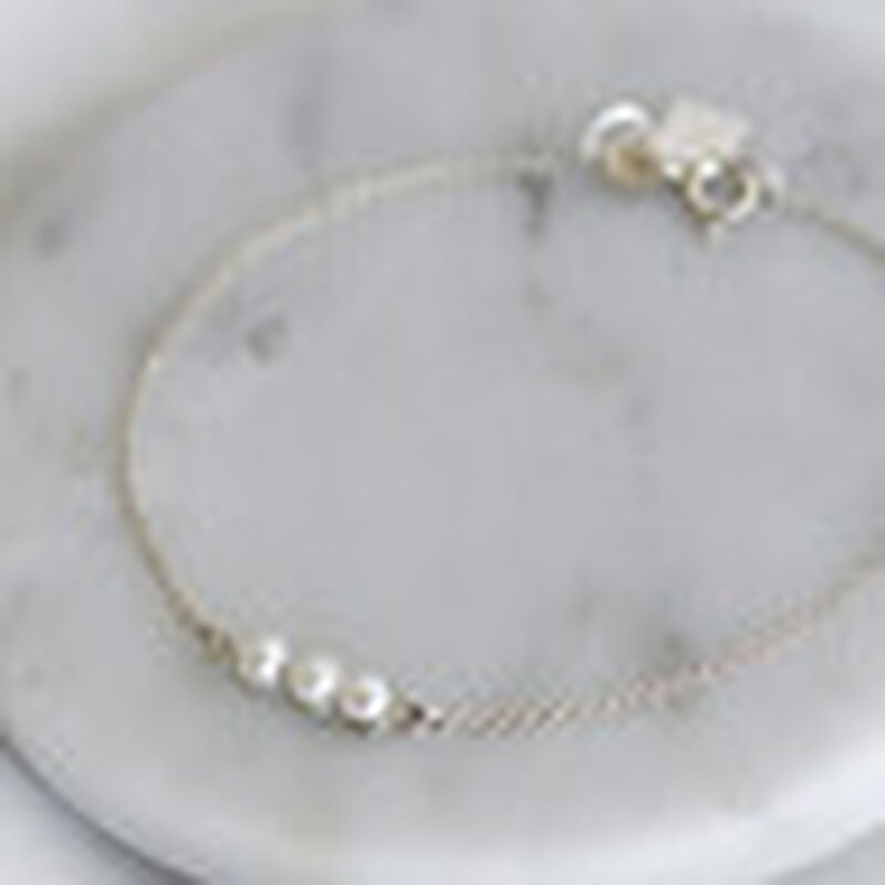 Pulsera Sereno de plata .925 con perlas cultiva... image number null