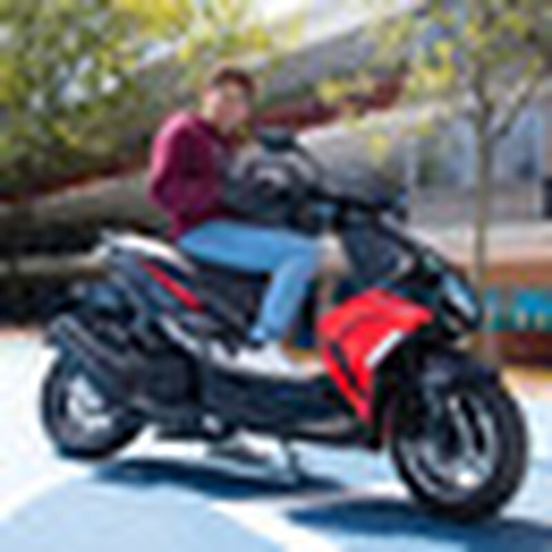 Motocicleta Italika MODENA175 Negro Rojo image number null