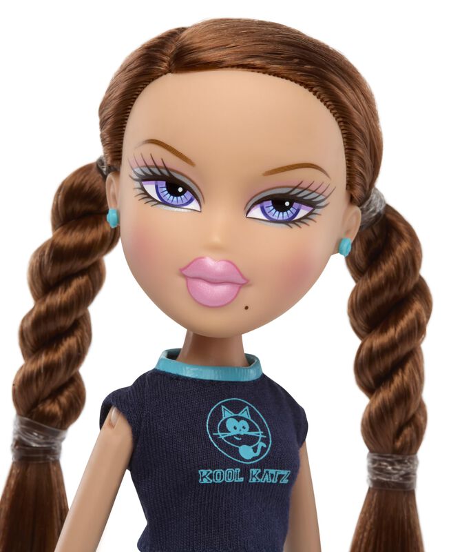 Mu&ntilde;eca De Moda Bratz Roxxi Play Sportz Con Bal&oacute;... image number null