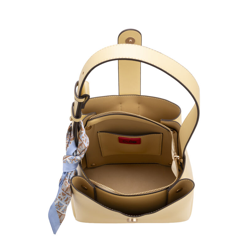 Bolsa Briefcase Mediana Con Mascada Color Amari... image number null