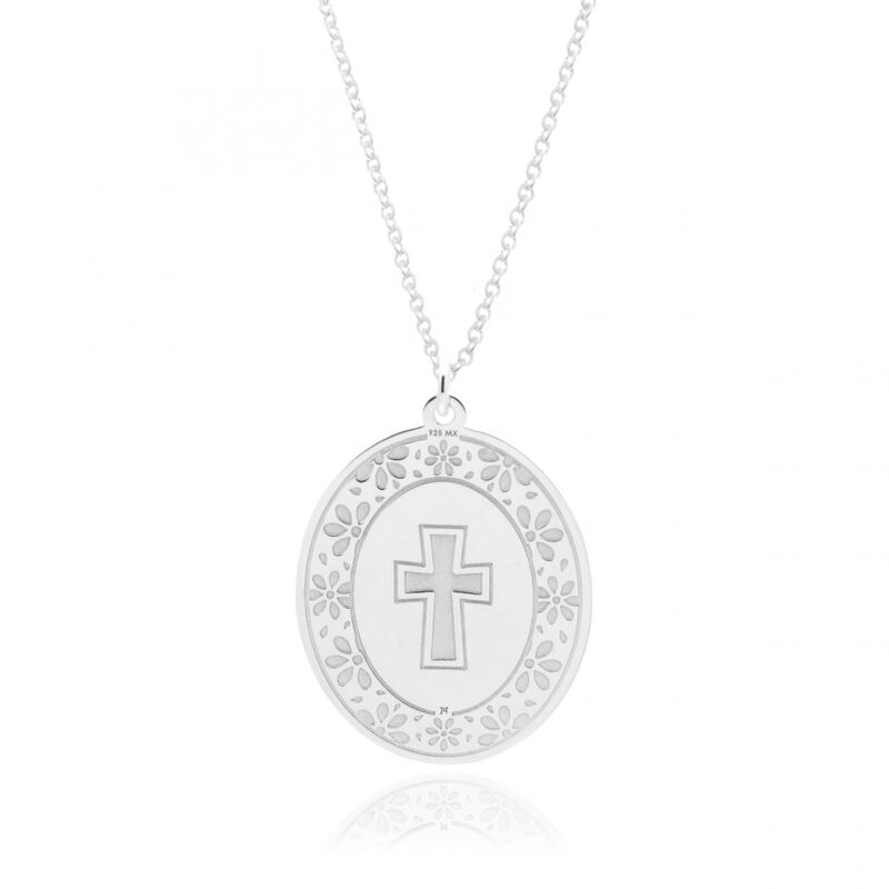 Medalla de Cruz de Plata Grande Con Cadena de P... image number null