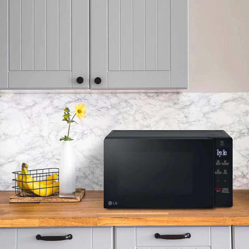 Horno de Microondas LG 0.7 Pies C&uacute;bicos Negro M... image number null