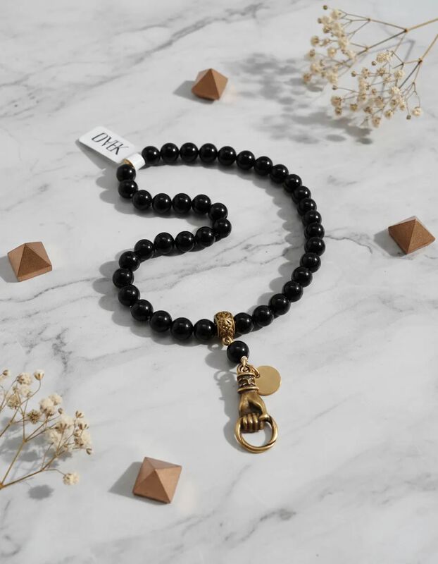 Pulsera Negra De &Aacute;gatas Con Dije Met&aacute;lico De Ma... image number null