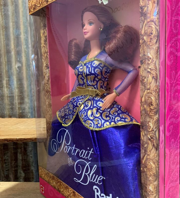 Mu&ntilde;eca Barbie Retrato En Azul Edici&oacute;n Especial image number null