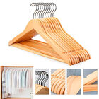 Set Brandtrendy de 25 Ganchos de Madera y 7 Cubre polvos para Ropa