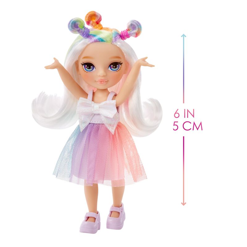 Mu&ntilde;eca Rainbow High Little Opal Raine 5.5 Con M... image number null